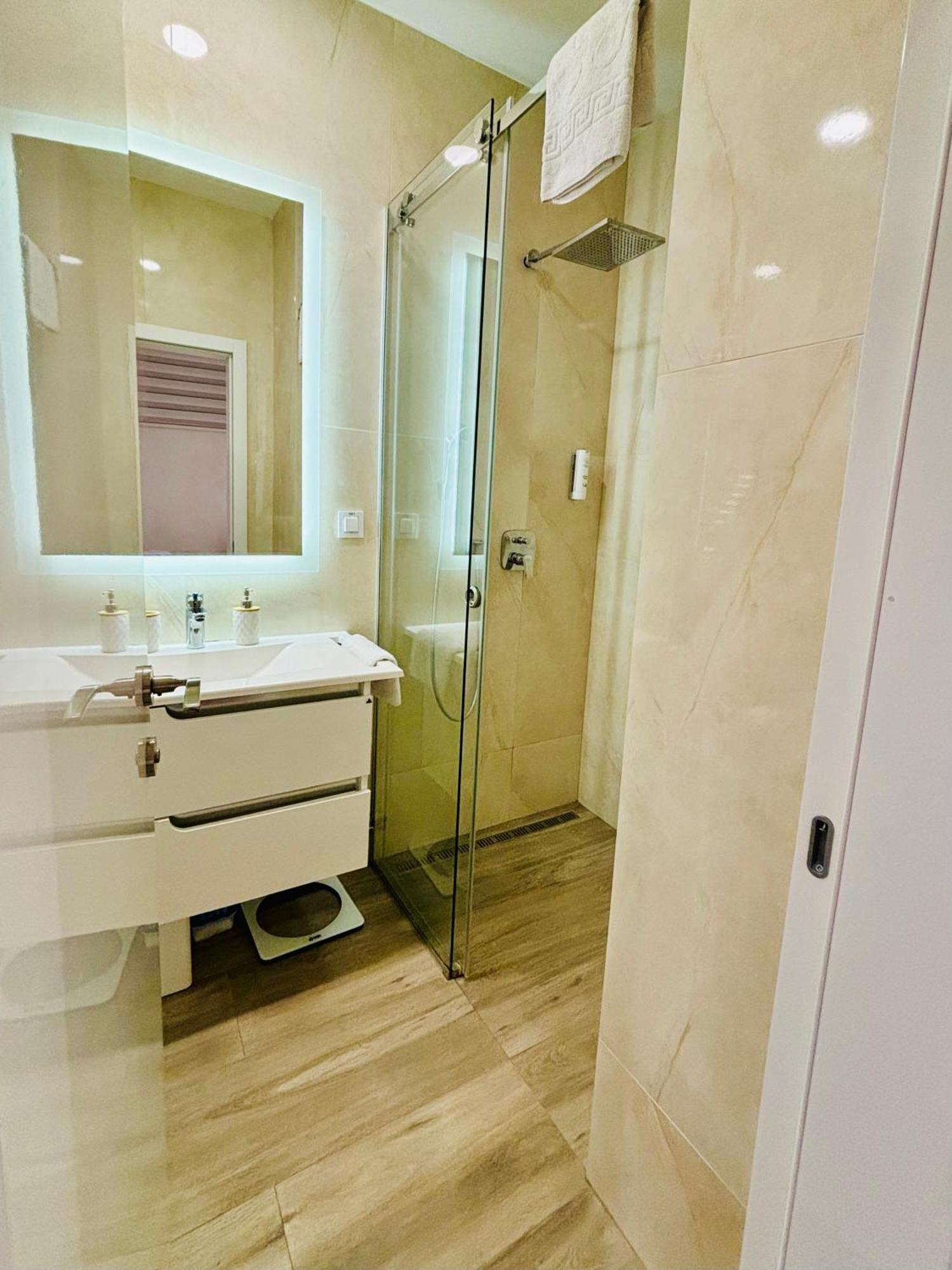 Lirra Luxe - Central Belgrade Apartments Buitenkant foto